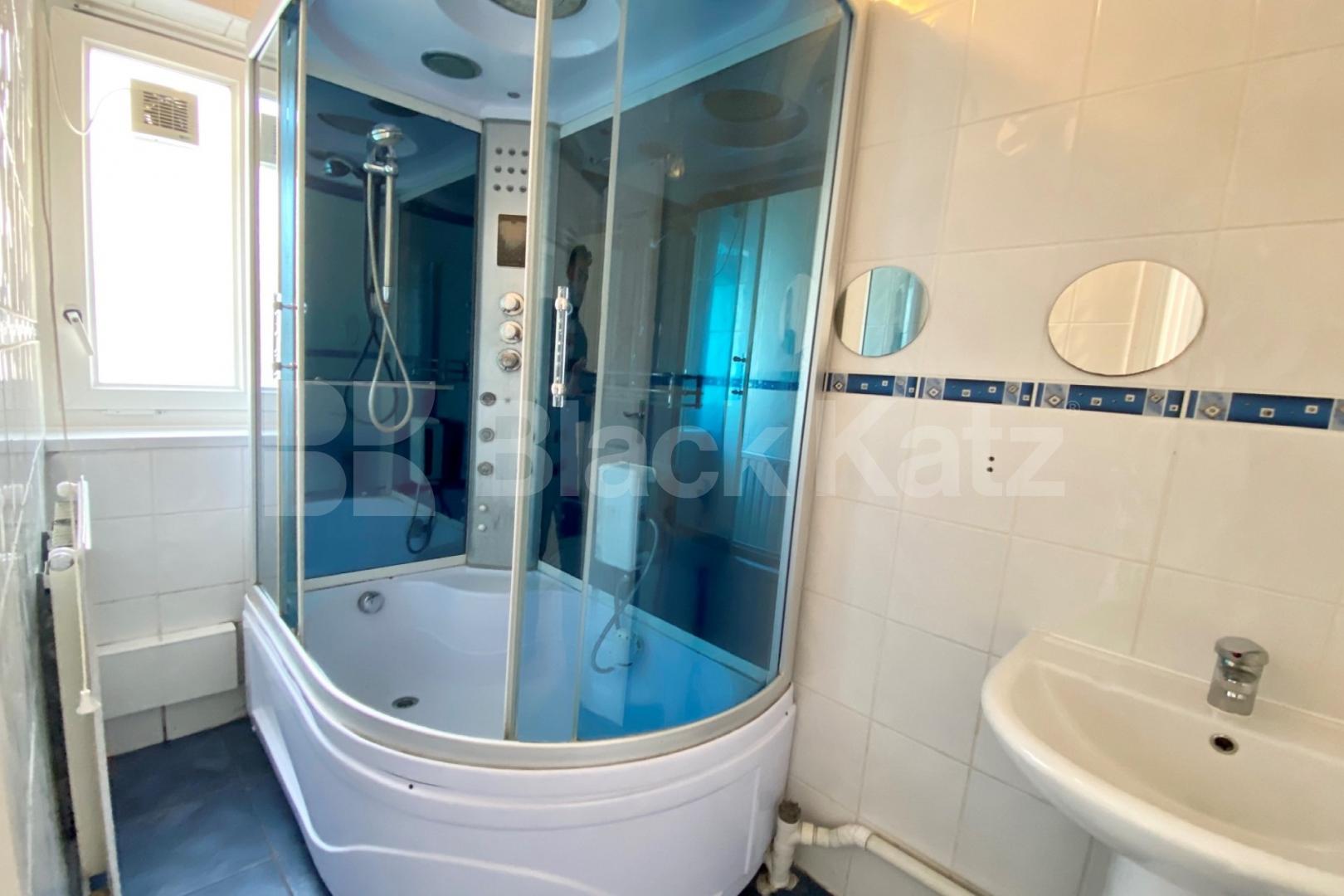 Bright & airy split level apartment with patio garden & superbly located Burbage Close , Borough/London Bridge